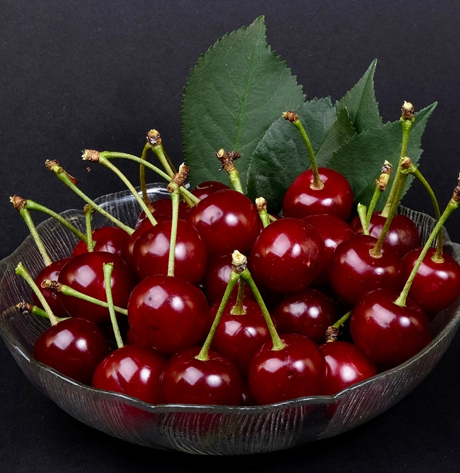 Cherries bowl - Вишні в мисці