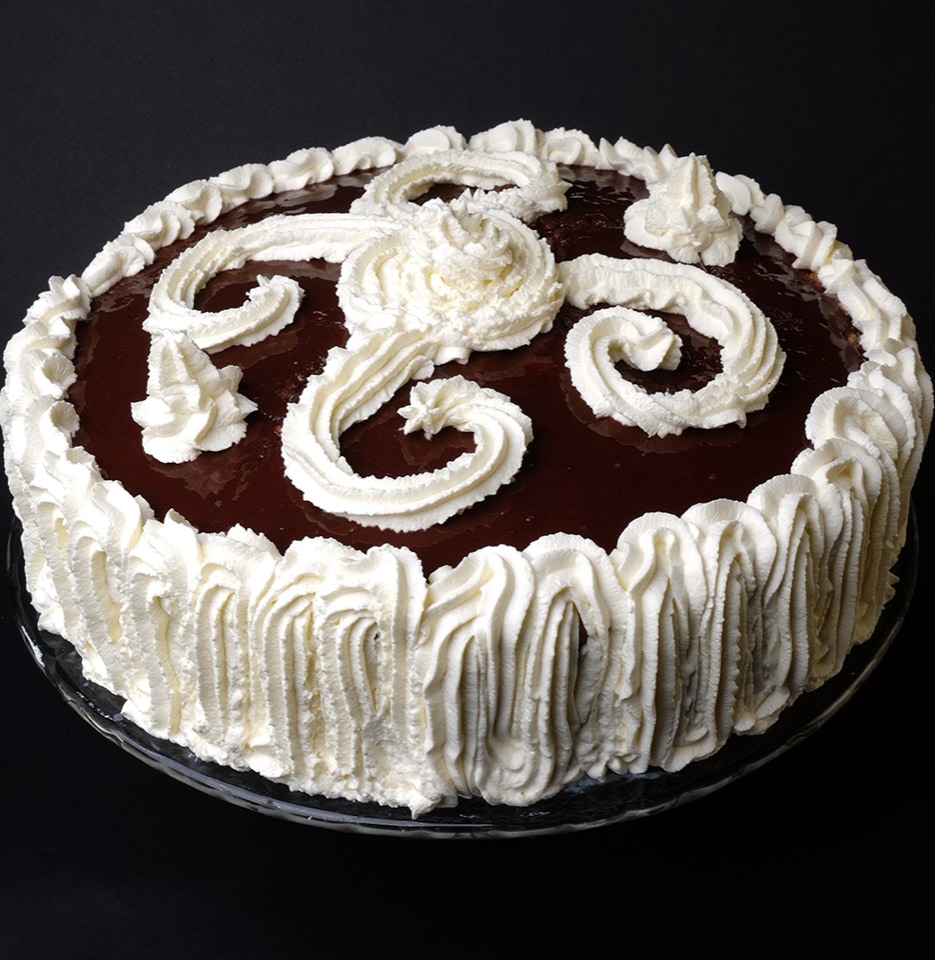 Layer cake - Хтось хоче з'їсти цей торт.